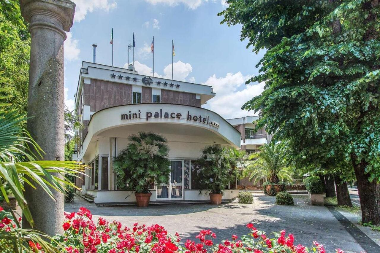 Mini Palace.