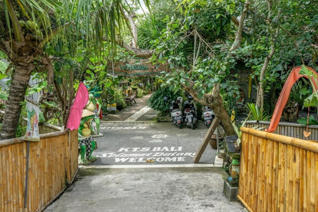 Katak Tepi Sawah Villas.