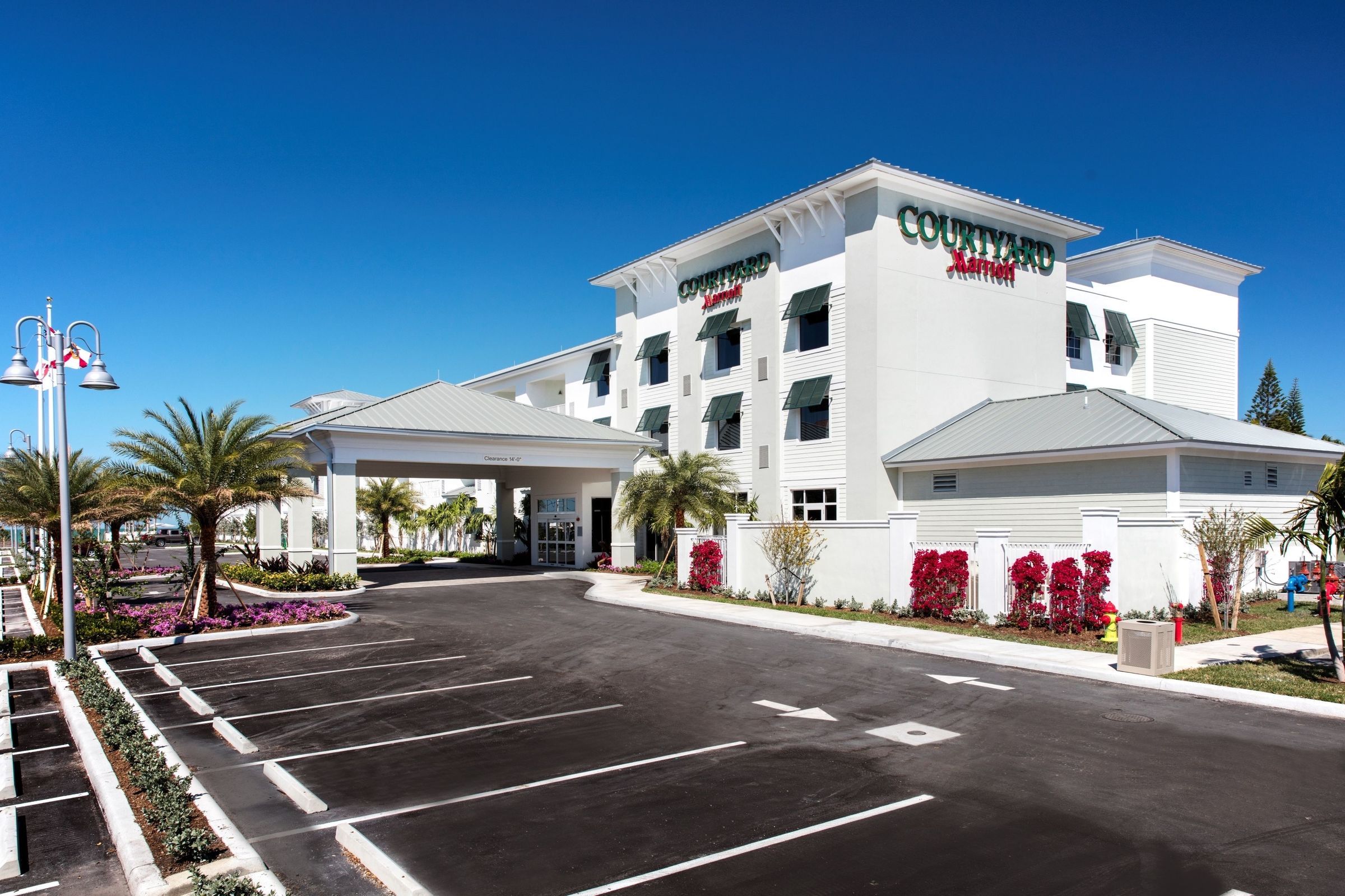 Courtyard Faro Blanco Resort.